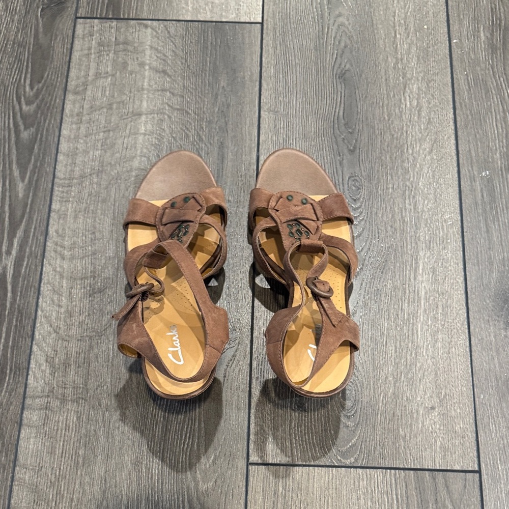 Clarks Brown Wedge Sandals with Beaded Accents - Picture 4 of 6